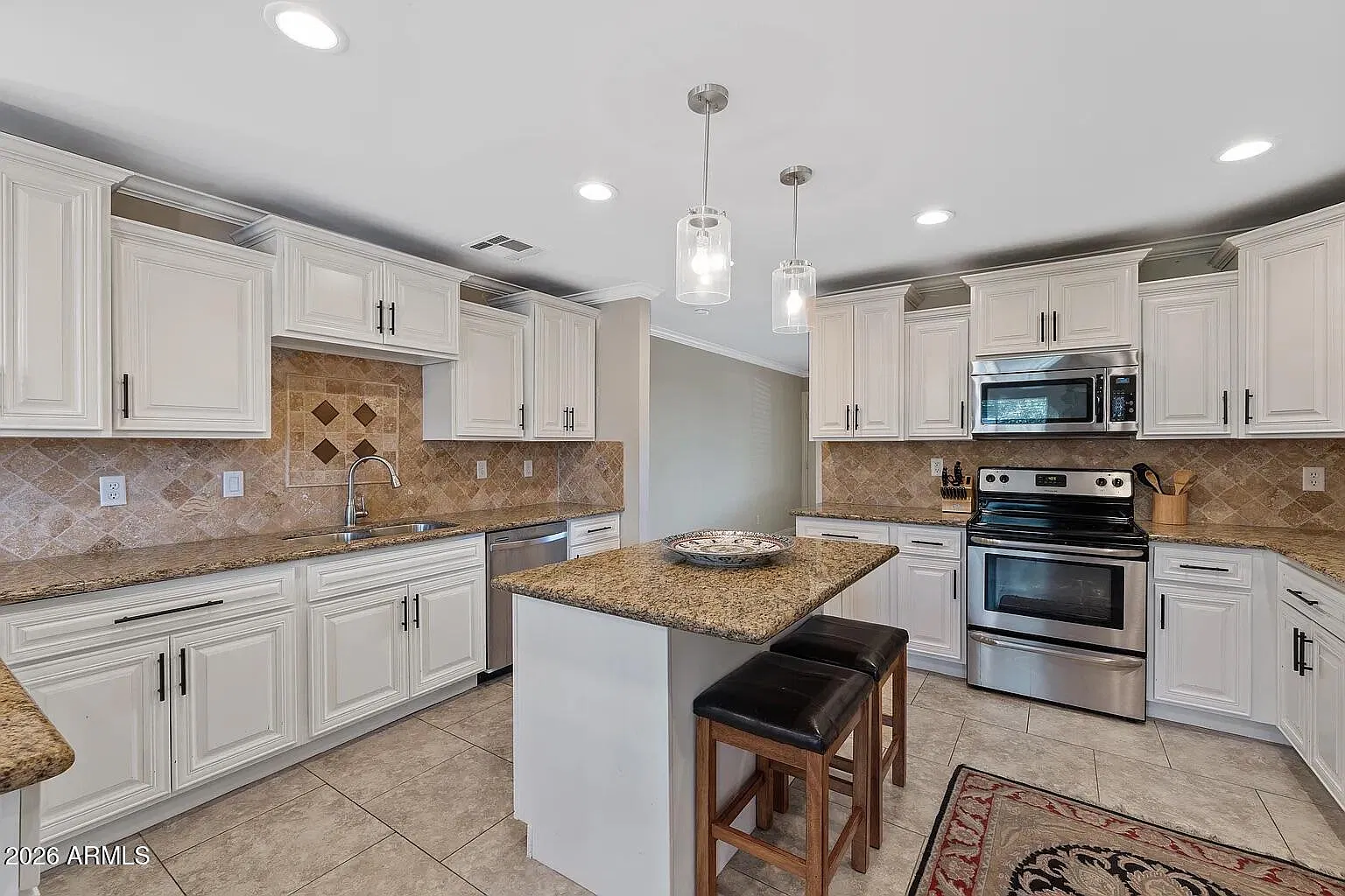3 bed, 2.0 bath, 1600 sqft, $3,250 — Photo 1