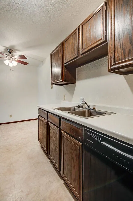 Waite Park Crossing 330-129 — Photo 2