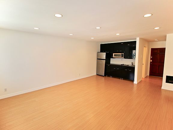4th image of 18307 Burbank Blvd Unit 129