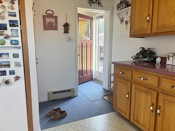 4th image of 762 Water St E