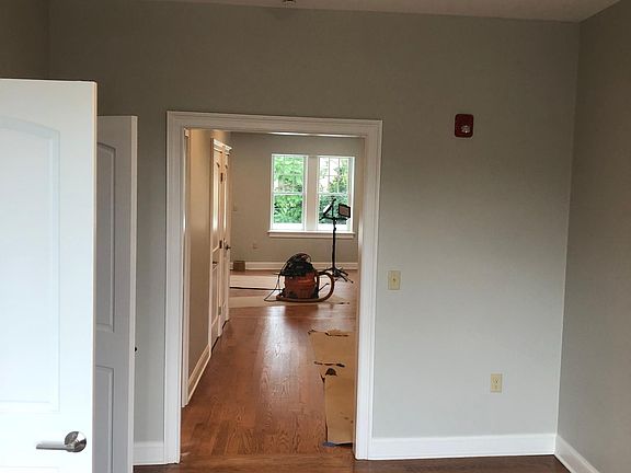 5th image of 555 Bloomfield Ave #1