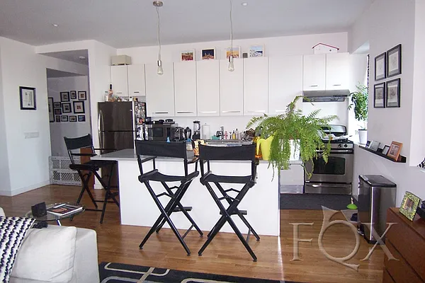 Rented by Fox Residential Group | media 25