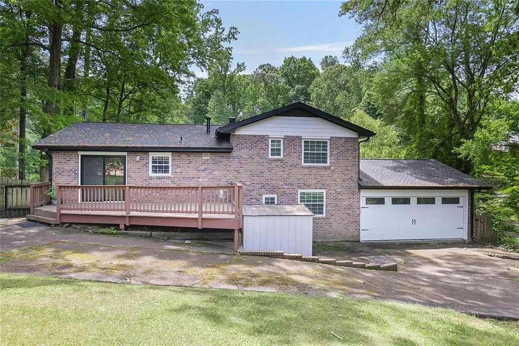 3 bed, 2.0 bath, 1928 sqft, $2,800 — Photo 3
