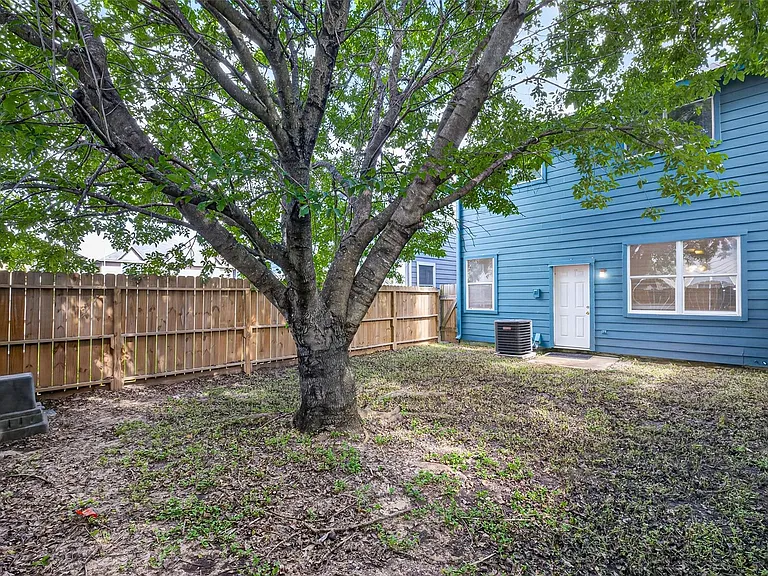 15515 Waldron Cir #B — Photo 36