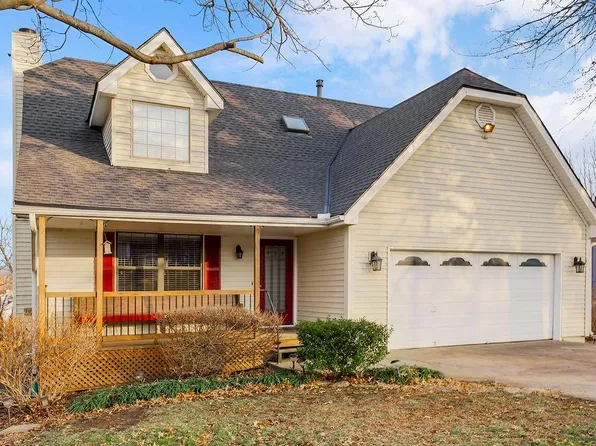 2021 Place Liberte Dr, Liberty, MO 64068