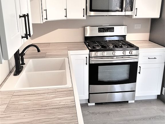 2nd image of 2926 Everglade Ave