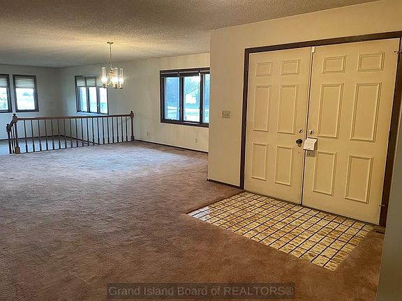 3rd image of 3440 Graham Ave