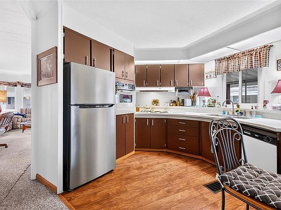 4th image of 210 PALM MEADOWS DR