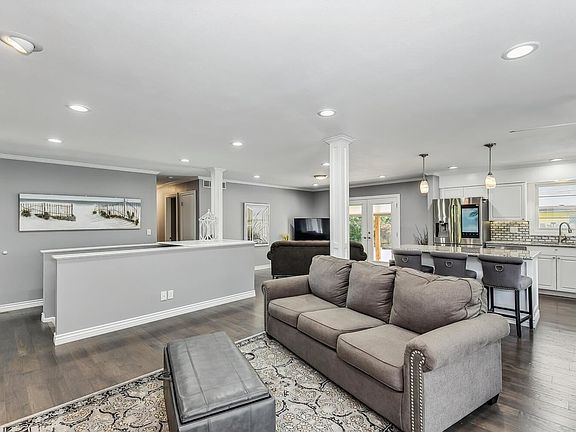 4th image of 1828 S White Oak Cir