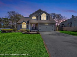 40 Mayfair Ct, Brick, NJ 08723