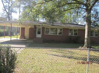 105 Groveland St, Jesup, GA 31545