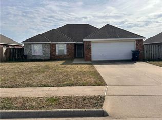 302 E Southpointe Ave, Rogers, AR 72758