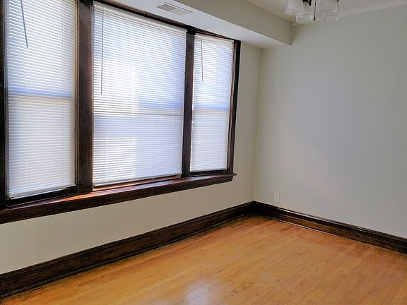 3rd image of 1842 W Waveland Ave #2