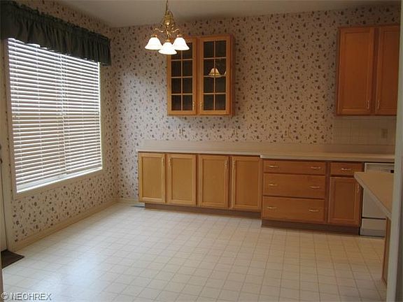 5th image of 508 Glen Hollow Cir