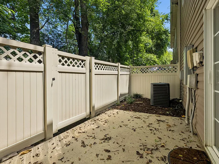 8261 Rossi Rd — Photo 36