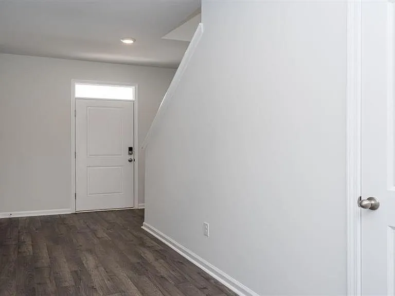 1028 Flintshire Dr — Photo 3