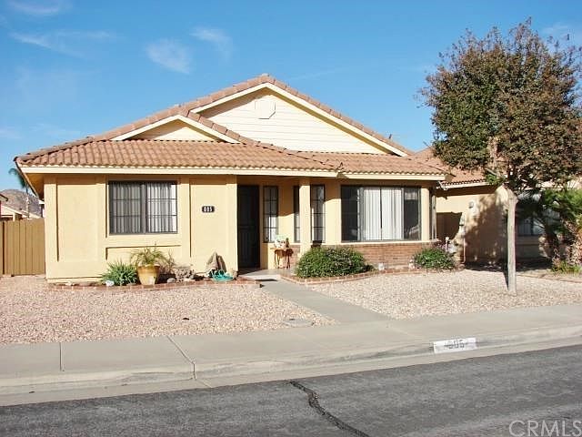LOVELY 2bd/2 Ba HOME IN 55+SENIORS ONLY NEIGHBORHOOD. DUAL PANE WINDOWS AND TILE ROOF, PLUS EXCELLENT INSULATION MAKE FOR BUDGET FRIENDLY ENERGY BILLS. HOA ONLY $50 /YEAR. NO MELLO ROOS. BLOCKS TO MALL, MOVIES, DINING, SHOPS,PARK.