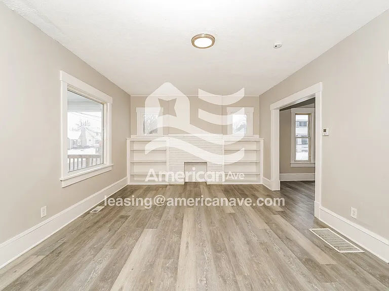 1732139_002_living_room_2.jpg