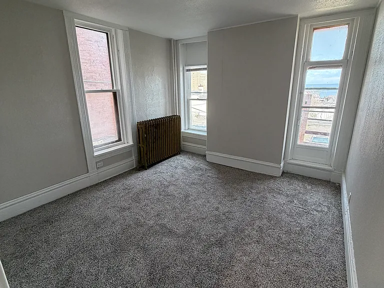 114-116 E 3rd St #2 — Photo 9