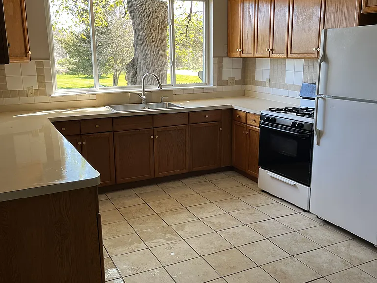 1934 W Cohoctah Rd #2 — Photo 5