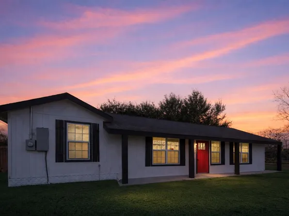 500 Shirley St, Eagle Lake, TX 77434