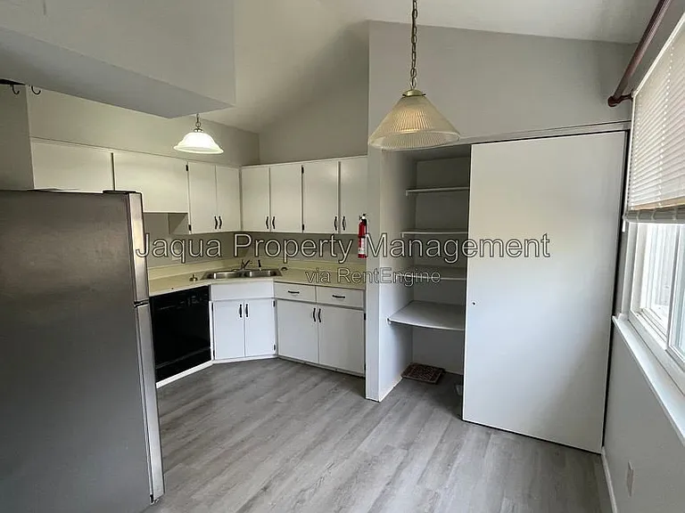 726 Garland Cir — Photo 5