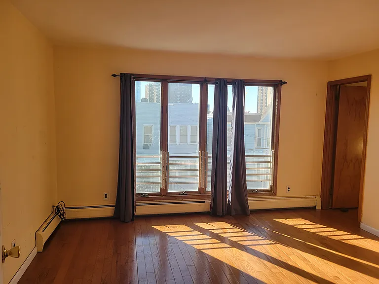 228 Beacon Ave — Photo 6