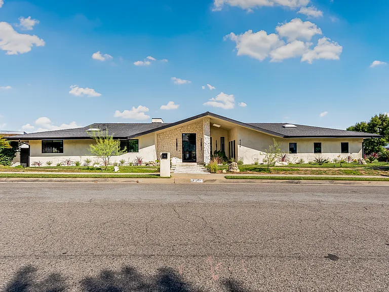 17900 Medley Dr — Photo 21