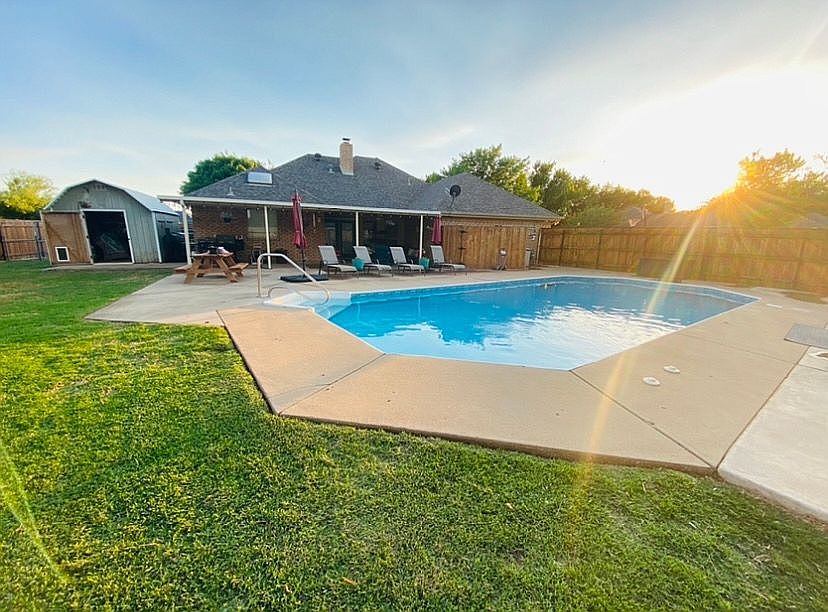 Back yard/Pool