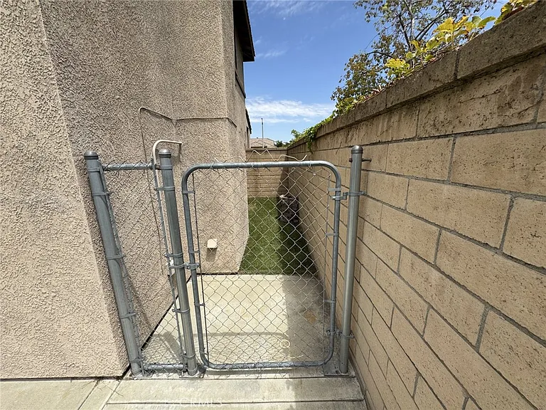 7030 Fontaine Pl — Photo 32