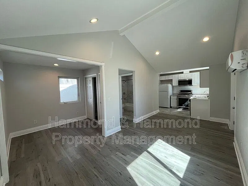 1 bed, 1.0 bath, 500 sqft, $2,495 — Photo 2
