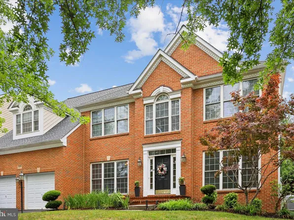 42855 Chatelain Cir, Ashburn, VA 20148