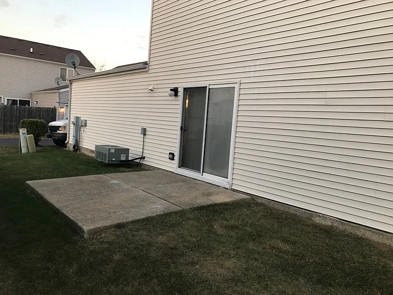 923 Four Seasons Blvd — Photo 3