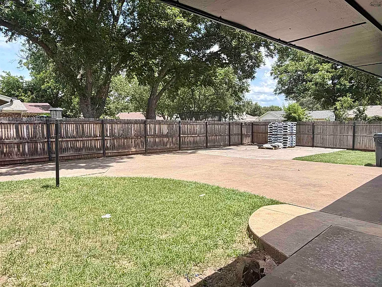 4115 Kingsbury Dr — Photo 12