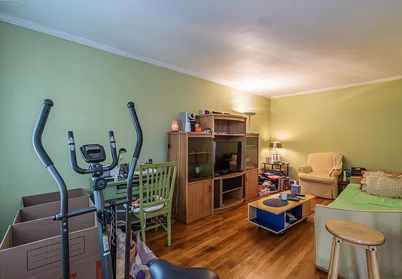 2nd image of 131-35 Kew Gardens Rd