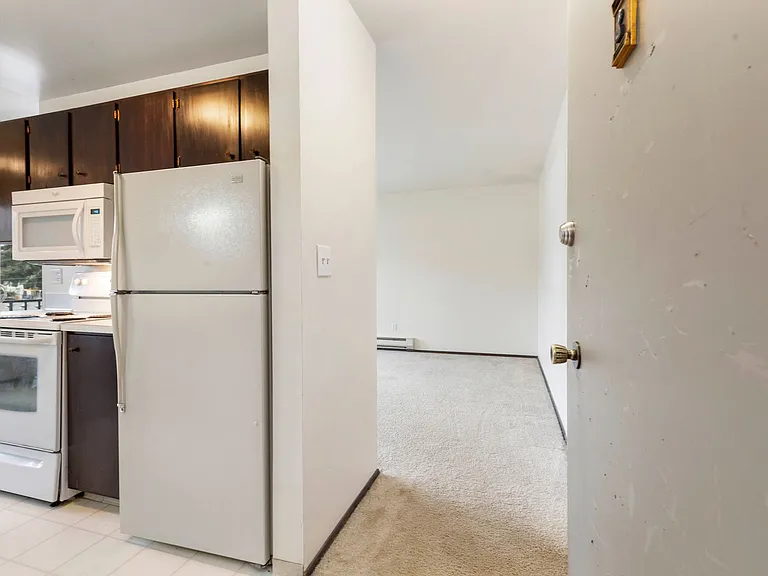 Heather Apartments — Photo 15