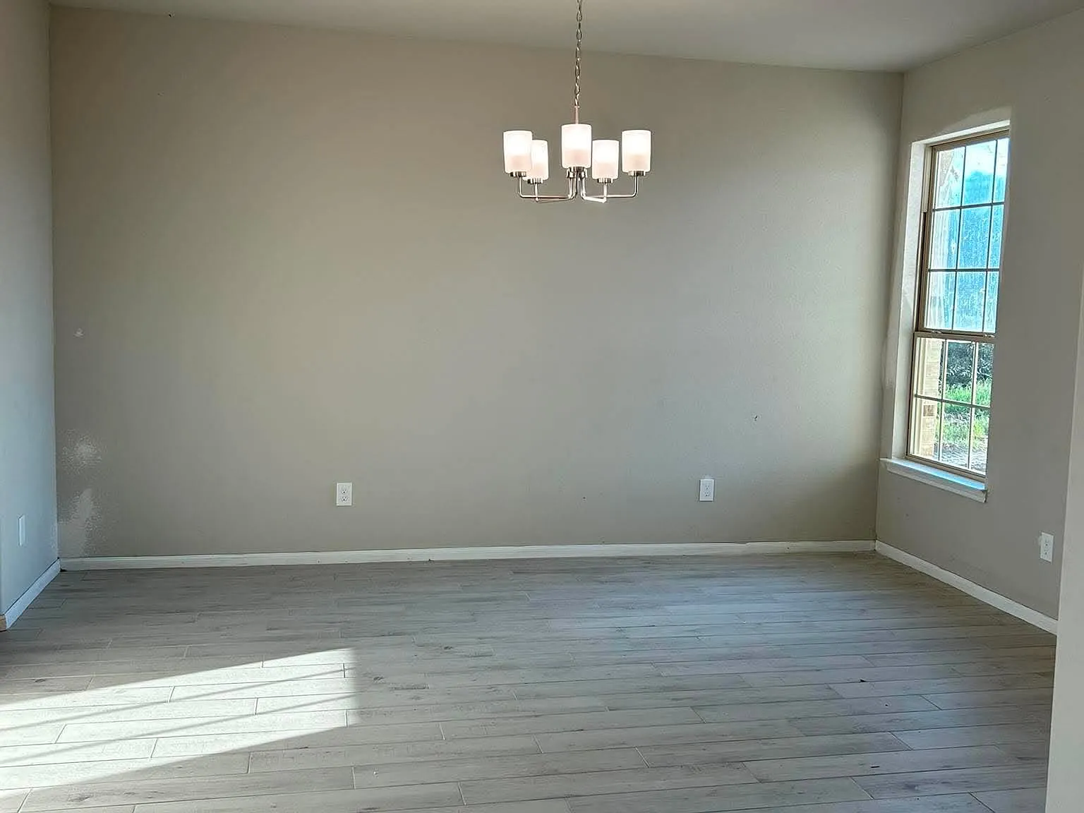 4 bed, 3.5 bath, 3321 sqft, $3,750 — Photo 2