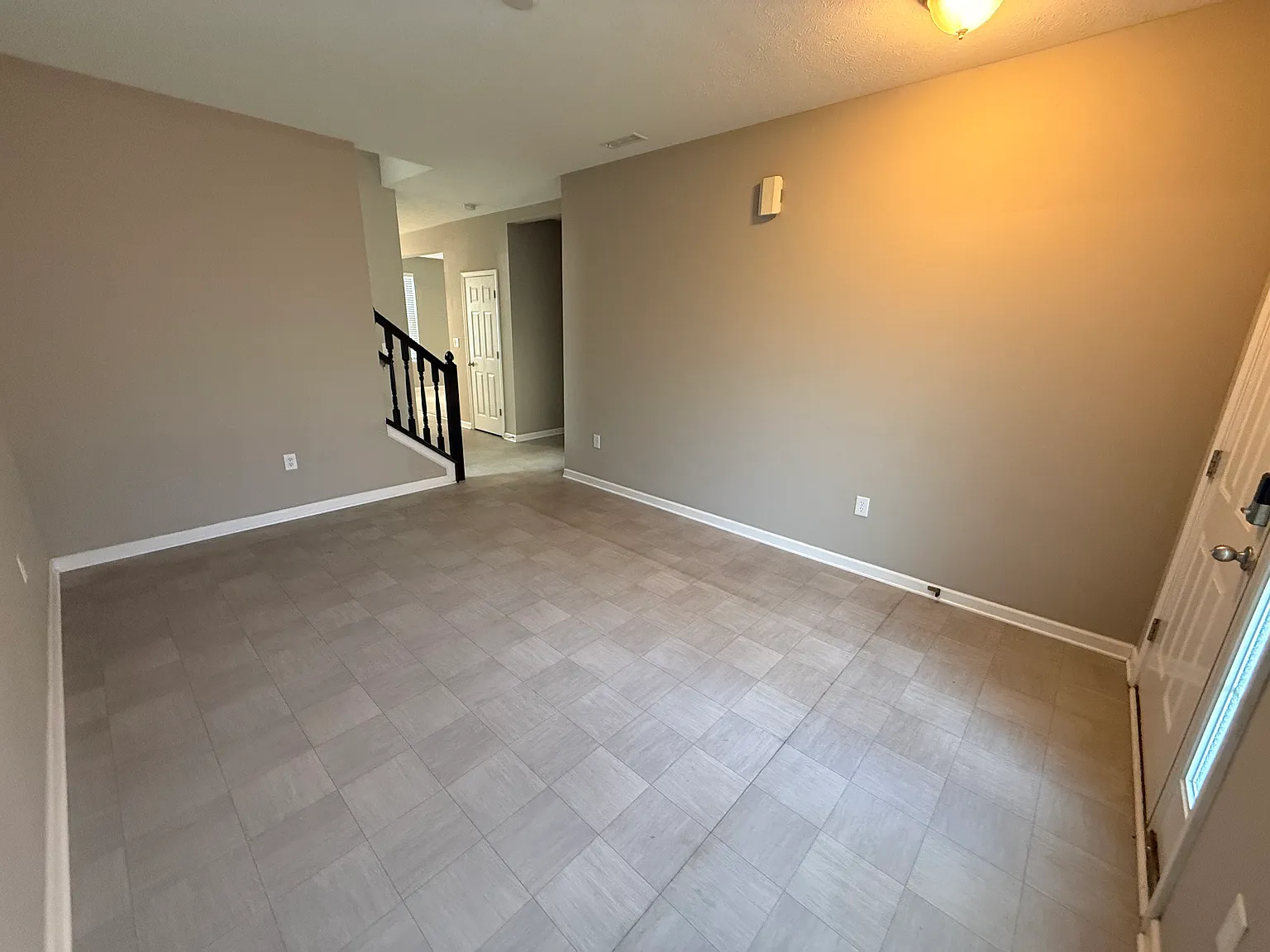 3 bed, 2.5 bath, 2112 sqft, $2,000 — Photo 3