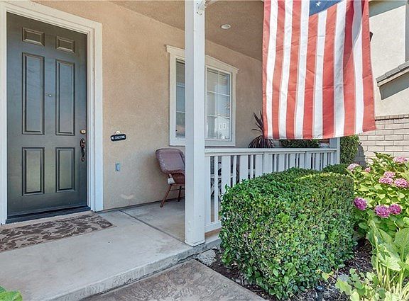 Front Porch Seating Area w/Mountain Views