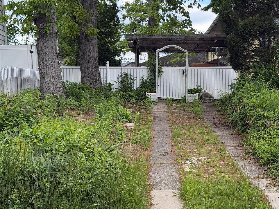 2nd image of 80 Chelsea St