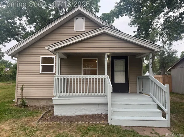 2134 E McLean Ave, Burton, MI 48529