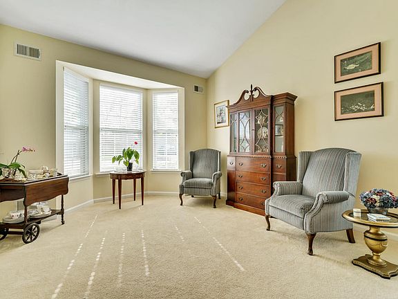 5th image of 215 Enclave Blvd
