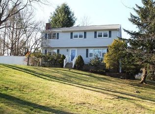 11 High View Cir, Danbury, CT 06811
