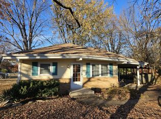 425 W Springfield St, Aurora, MO 65605