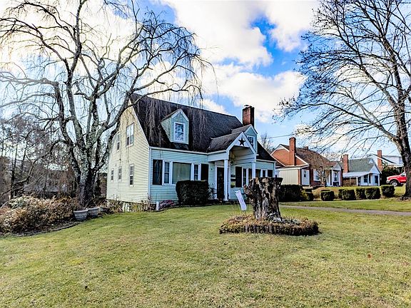 2nd image of 905 W Stuart Dr