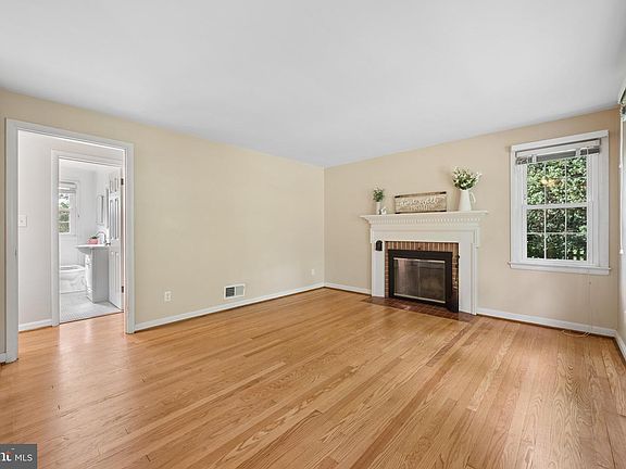 5th image of 124 Chestnut Ave