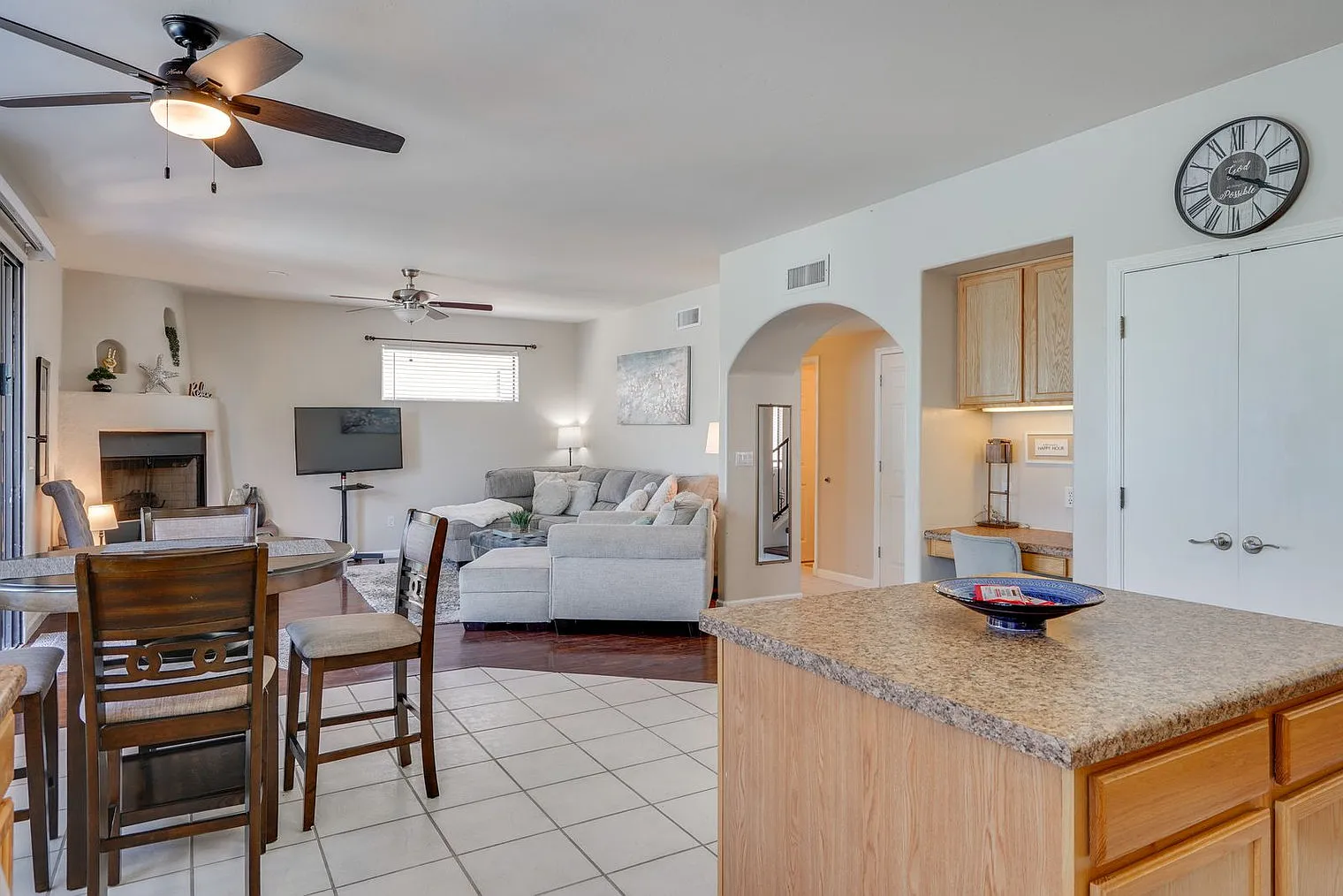 4 bed, 2.0 bath, 2992 sqft, $6,193 — Photo 2