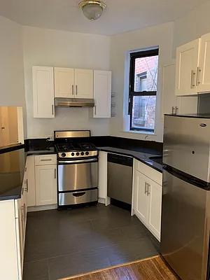 Rented by Salon Realty Corp | media 7