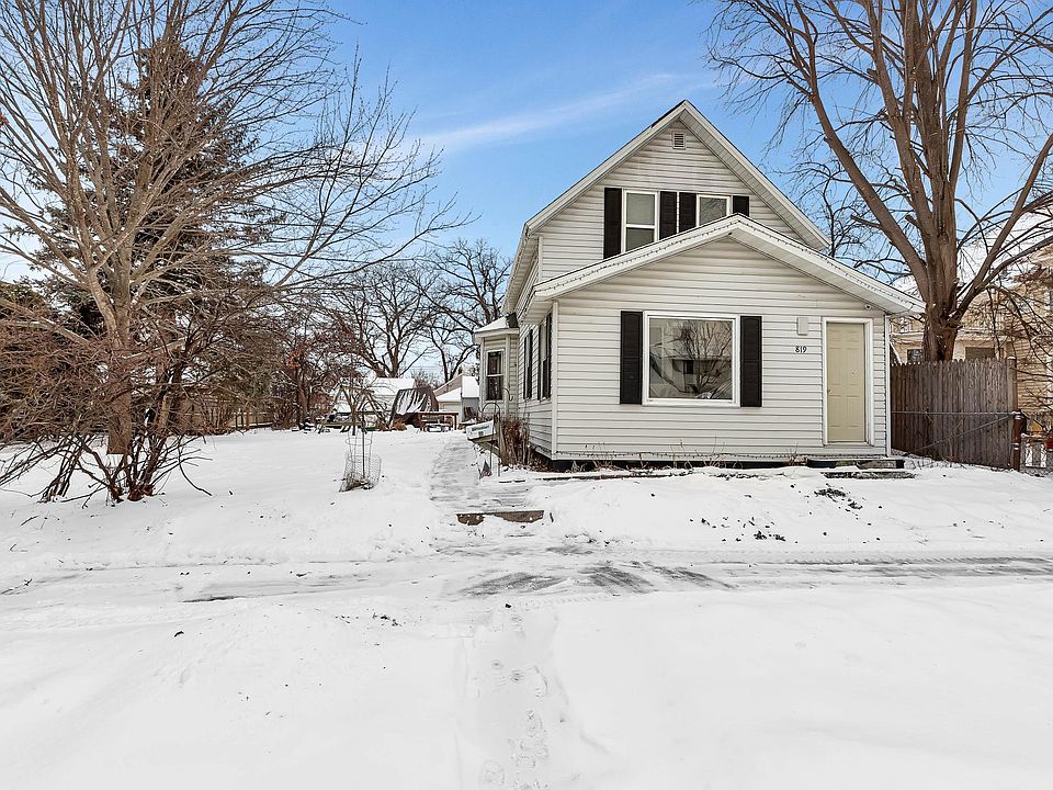 1st image of 819 7th Ave N