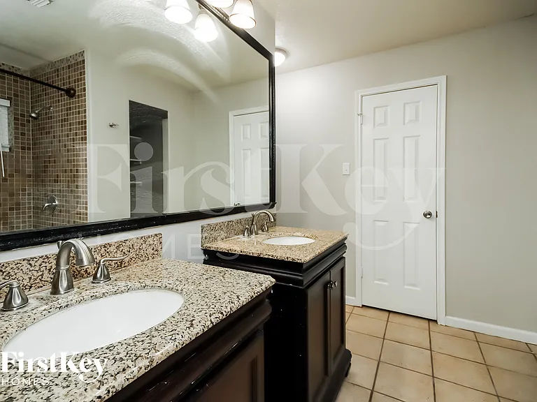 2210 Dublin Dr — Photo 11